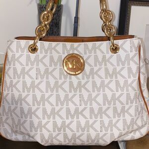 Michael Kors Signature MK Vanilla Acorn Fulton Chain Leather Tote